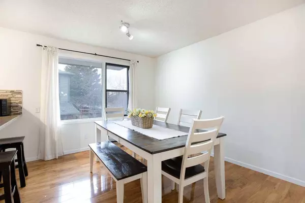 10030 Oakmoor WAY SW #54, Calgary, AB T2V 4S8