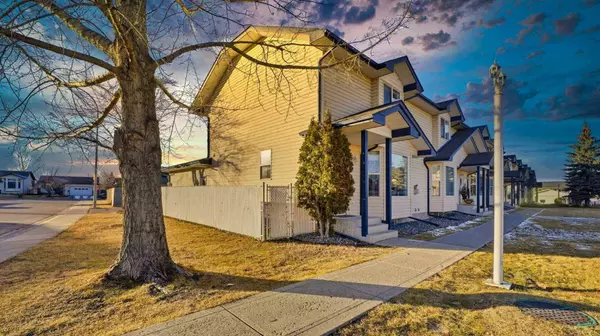 2 Hinshaw DR #1, Sylvan Lake, AB T4S 2J2