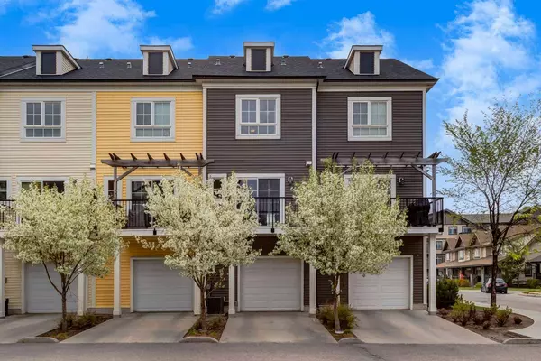 215 Copperpond Common SE, Calgary, AB T2Z 1G5