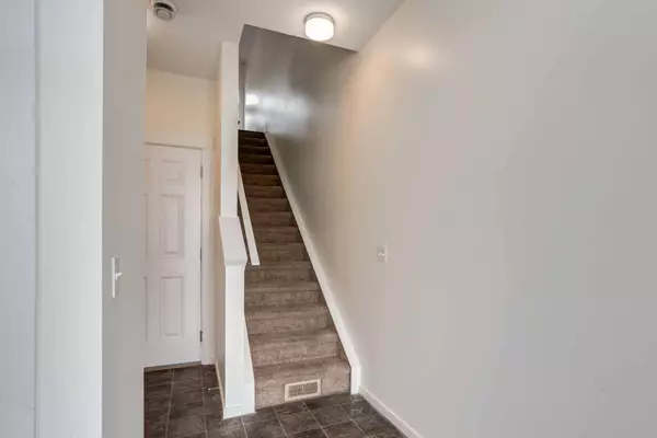 215 Copperpond Common SE, Calgary, AB T2Z 1G5