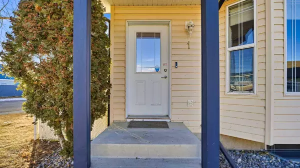 2 Hinshaw DR #1, Sylvan Lake, AB T4S 2J2