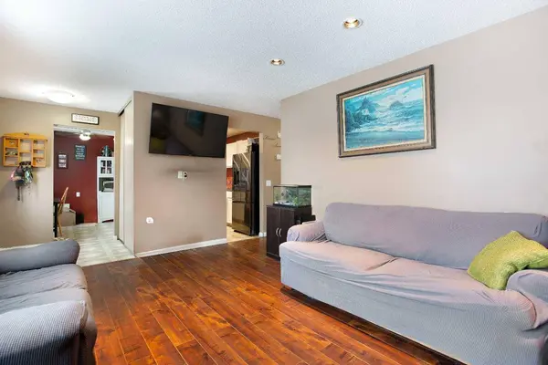11 Ridgebrook DR SW, Airdrie, AB T4B 1A9