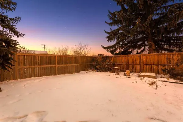 11 Ridgebrook DR SW, Airdrie, AB T4B 1A9