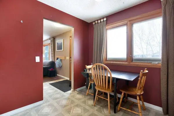 11 Ridgebrook DR SW, Airdrie, AB T4B 1A9