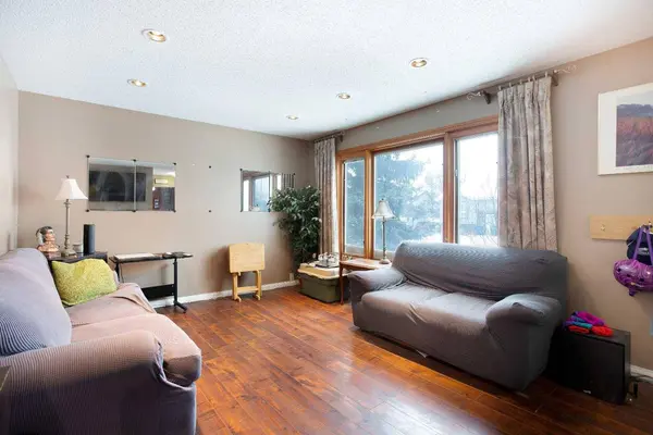 11 Ridgebrook DR SW, Airdrie, AB T4B 1A9