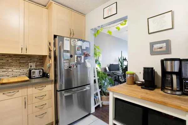 809 4 ST NE #204, Calgary, AB T2E 3S9