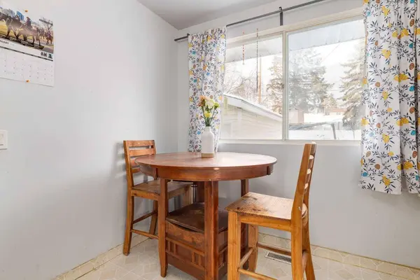 744 Hunterston CRES NW, Calgary, AB T2K 4N2