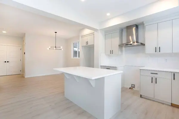 49 Creekside Passage SW, Calgary, AB T2X 5V6