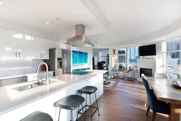 205 Riverfront AVE SW #1005, Calgary, AB T2P 5K4