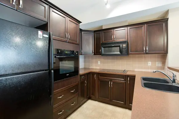 60 Royal Oak PLZ NW #217, Calgary, AB T3G 0A7