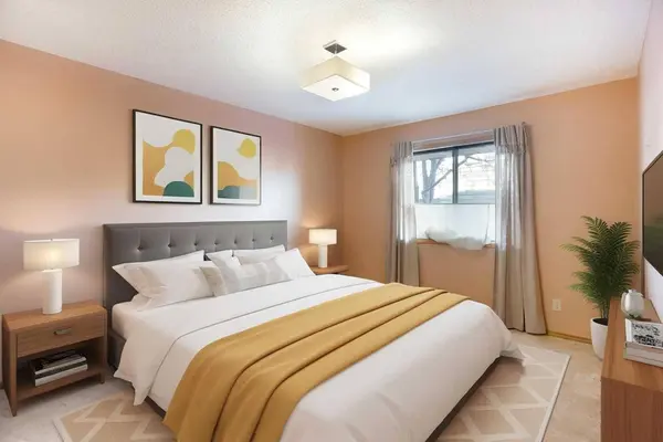 118 Strathcona RD SW #8, Calgary, AB T3H 1P3