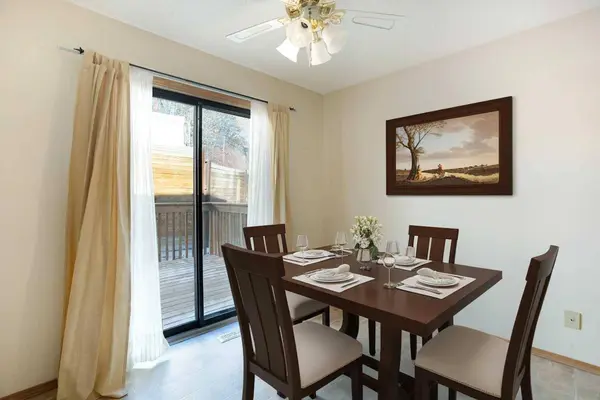 118 Strathcona RD SW #8, Calgary, AB T3H 1P3