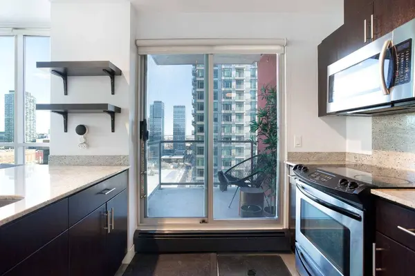 135 13 AVE SW #1302, Calgary, AB T2R 0W8