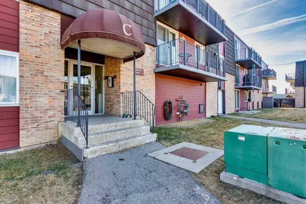 80 Galbraith DR SW #22C, Calgary, AB T3E 4Z6
