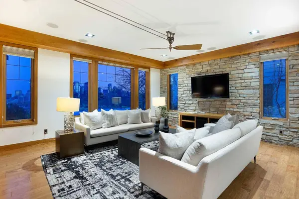 738 Crescent RD NW, Calgary, AB T2M 4A7