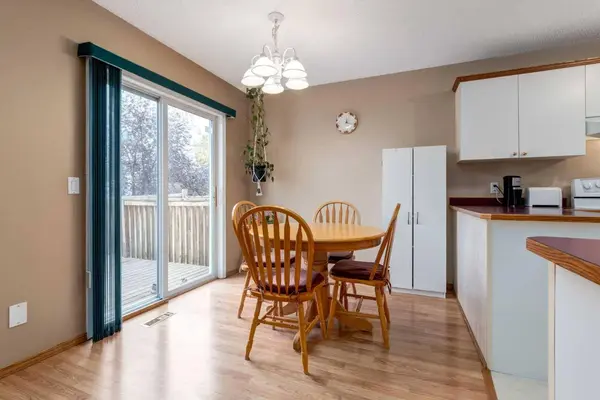 168 Mt Apex GN SE, Calgary, AB T2Z 2V5