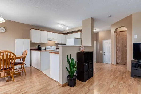 168 Mt Apex GN SE, Calgary, AB T2Z 2V5