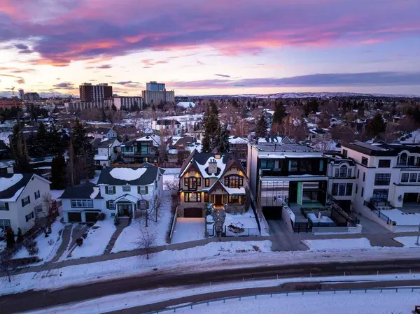 738 Crescent RD NW, Calgary, AB T2M 4A7