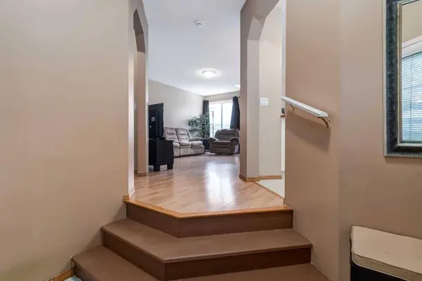 168 Mt Apex GN SE, Calgary, AB T2Z 2V5