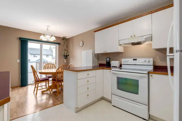 168 Mt Apex GN SE, Calgary, AB T2Z 2V5