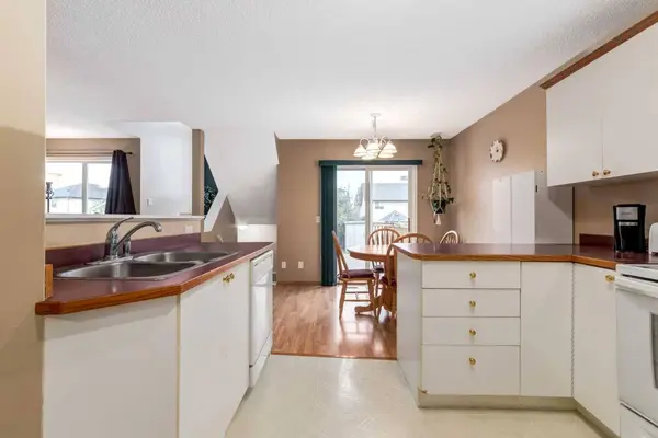 168 Mt Apex GN SE, Calgary, AB T2Z 2V5