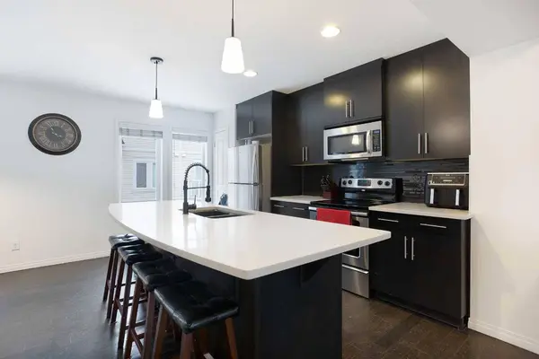 210 Auburn Bay SQ SE, Calgary, AB T3M 0Y9