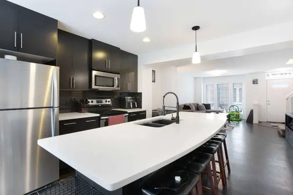 210 Auburn Bay SQ SE, Calgary, AB T3M 0Y9