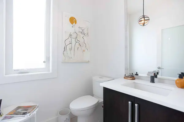 2816 34 ST SW #2, Calgary, AB T3E 2W9