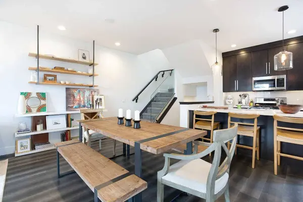 2816 34 ST SW #2, Calgary, AB T3E 2W9