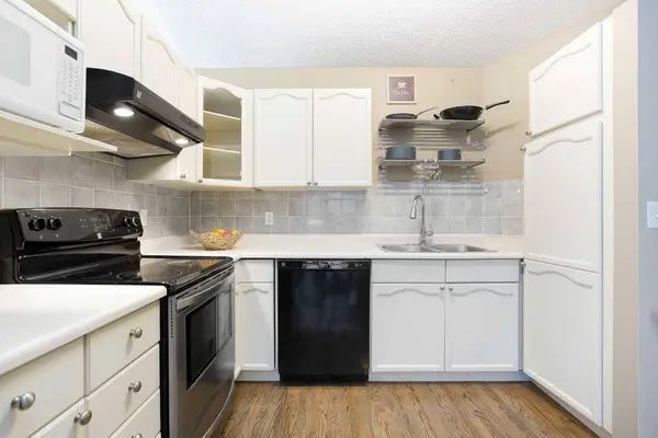 28 Cedardale RD SW, Calgary, AB T2W 5G5
