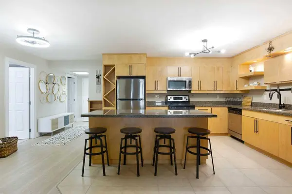 350 4 AVE NE #102, Calgary, AB T2E 0J3