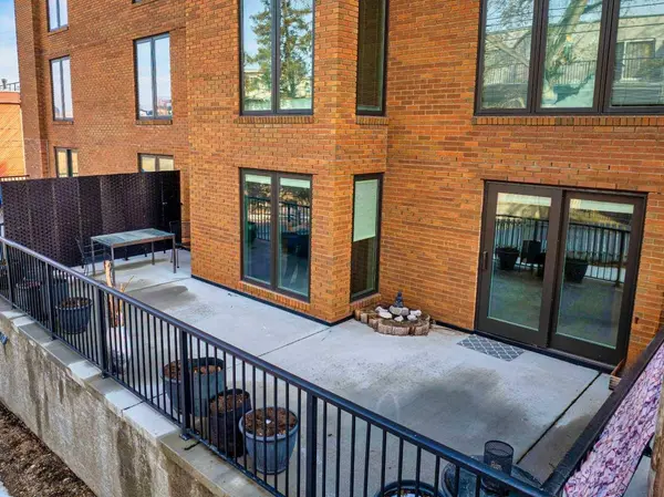 350 4 AVE NE #102, Calgary, AB T2E 0J3