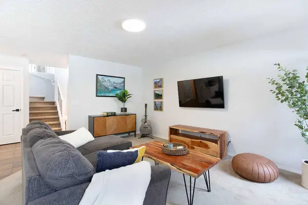54 Springborough PT SW, Calgary, AB T3H 5M9