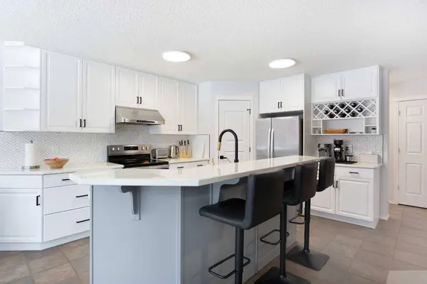 54 Springborough PT SW, Calgary, AB T3H 5M9