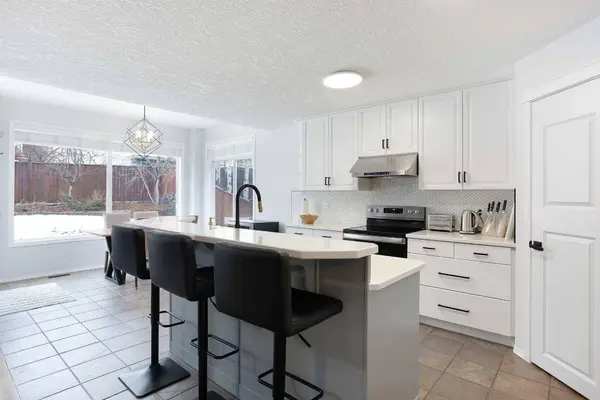 54 Springborough PT SW, Calgary, AB T3H 5M9
