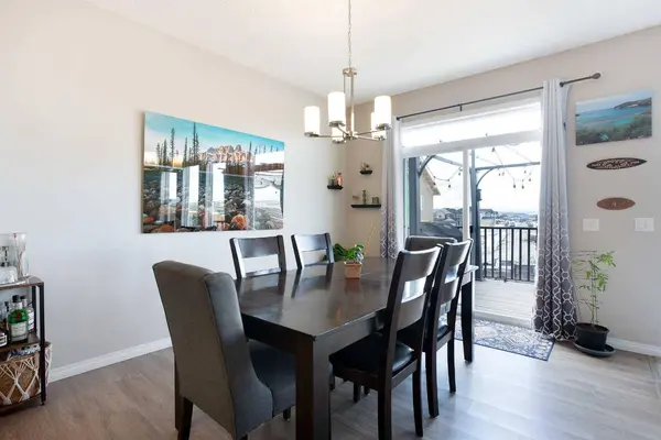 63 Heritage CT, Cochrane, AB T4C 2N5