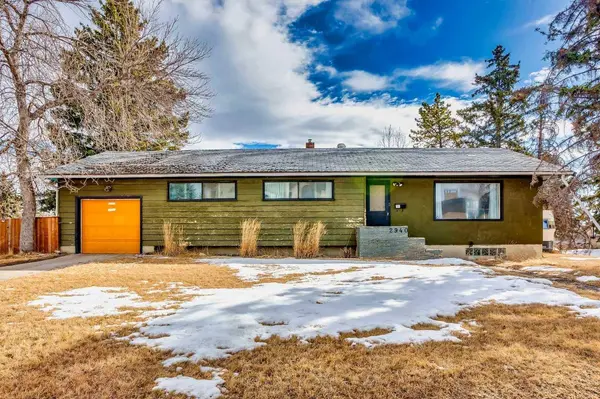 2940 Toronto CRES NW, Calgary, AB T2N 3W5