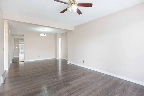 17 Martindale DR NE, Calgary, AB T3J 2V7