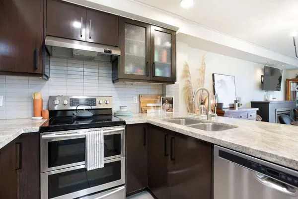 1805 26 AVE SW #208, Calgary, AB T2T 1E2