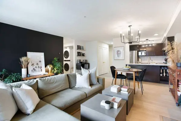 1805 26 AVE SW #208, Calgary, AB T2T 1E2