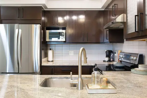 1805 26 AVE SW #208, Calgary, AB T2T 1E2