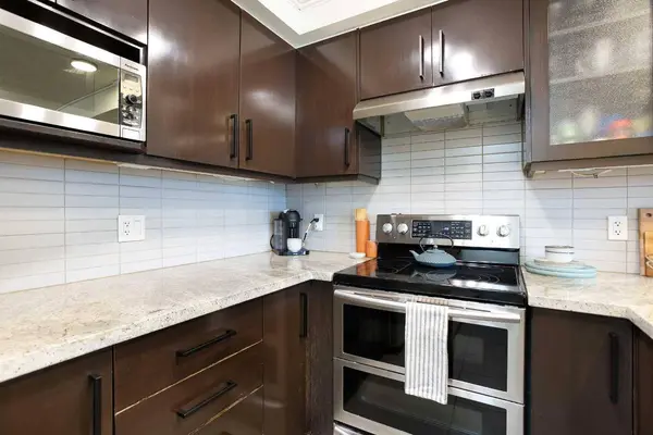 1805 26 AVE SW #208, Calgary, AB T2T 1E2