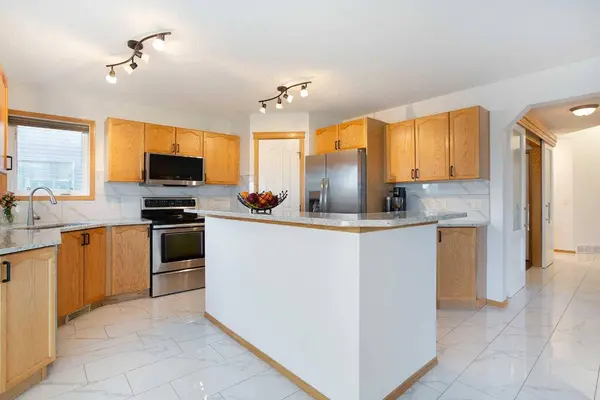 26 Cresthaven VW SW, Calgary, AB T3B 5Y2