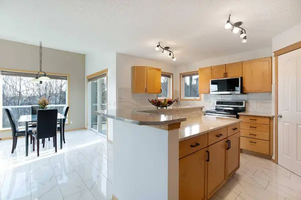 26 Cresthaven VW SW, Calgary, AB T3B 5Y2