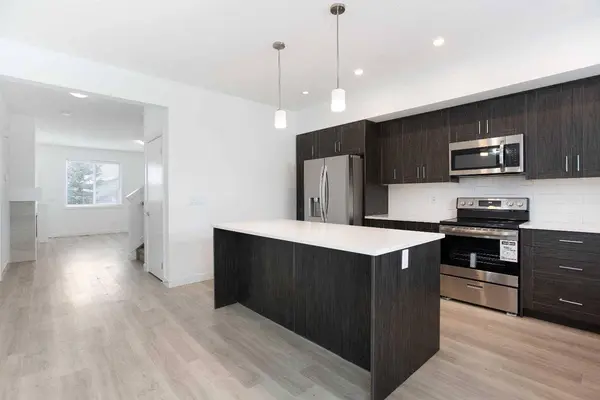 438 Copperstone MNR SE, Calgary, AB T2Z 5G4