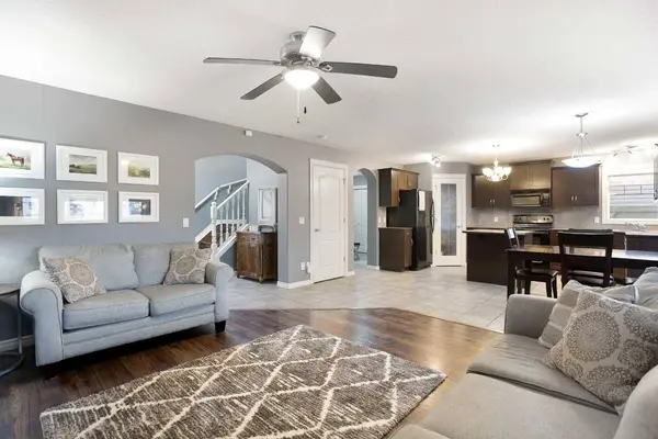 2832 Coopers MNR SW, Airdrie, AB T4B 3J7