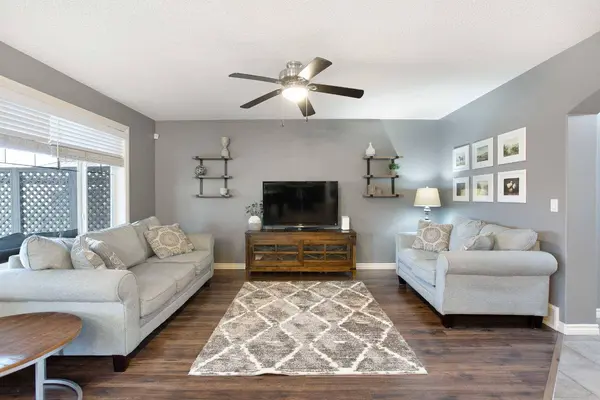 2832 Coopers MNR SW, Airdrie, AB T4B 3J7