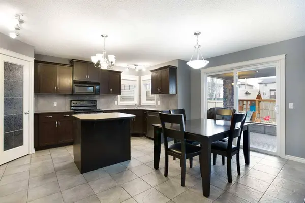 2832 Coopers MNR SW, Airdrie, AB T4B 3J7