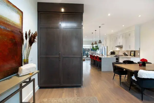 1911 31 AVE SW, Calgary, AB T2T 1T1