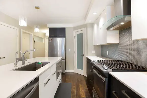 1029 15 AVE SW #202, Calgary, AB T2R 0S5